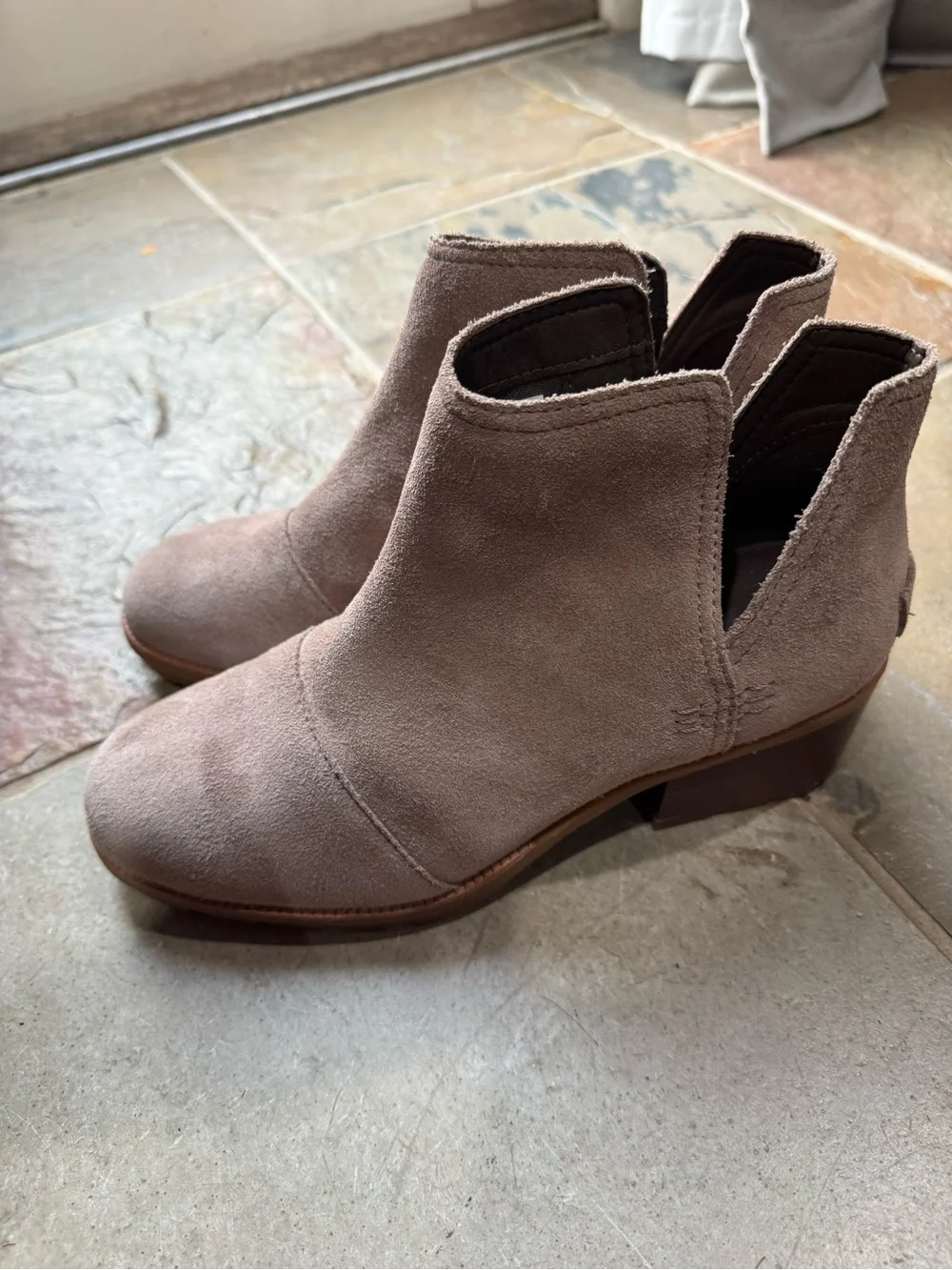 SOREL Cate Cut-Out Waterproof Suede Booties Ash Brown Size 6.5 Pristine